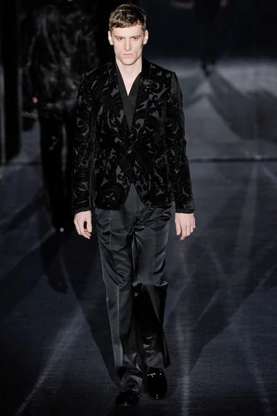 Look 38